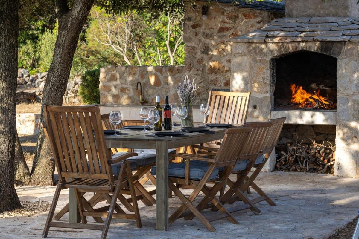 Humac Hvar Feriehus *