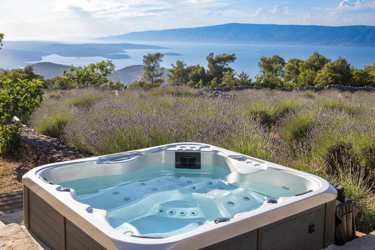 Humac Hvar Feriehus *